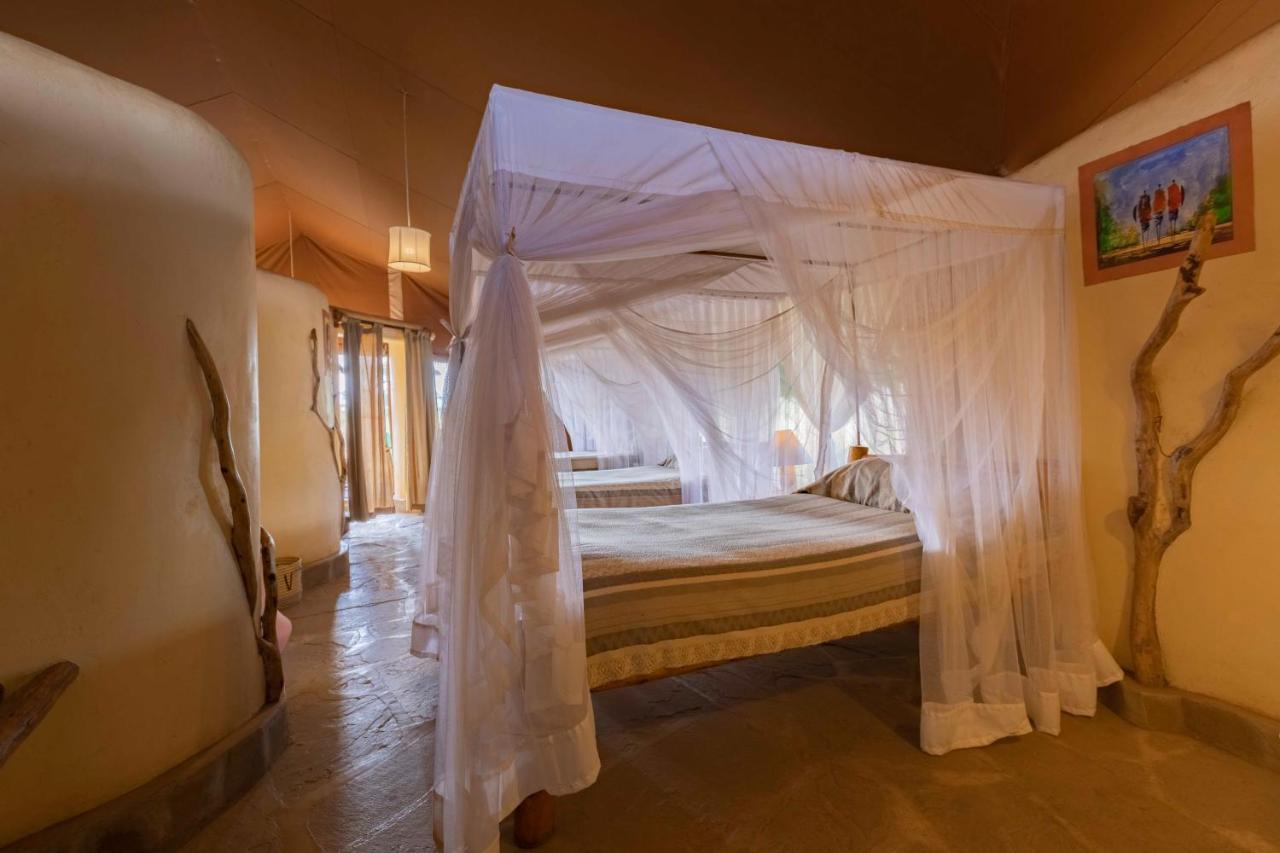 Kibo Safari Camp Villa Амбосели Екстериор снимка