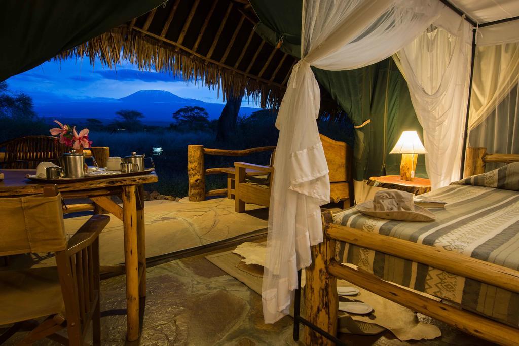 Kibo Safari Camp Villa Амбосели Екстериор снимка
