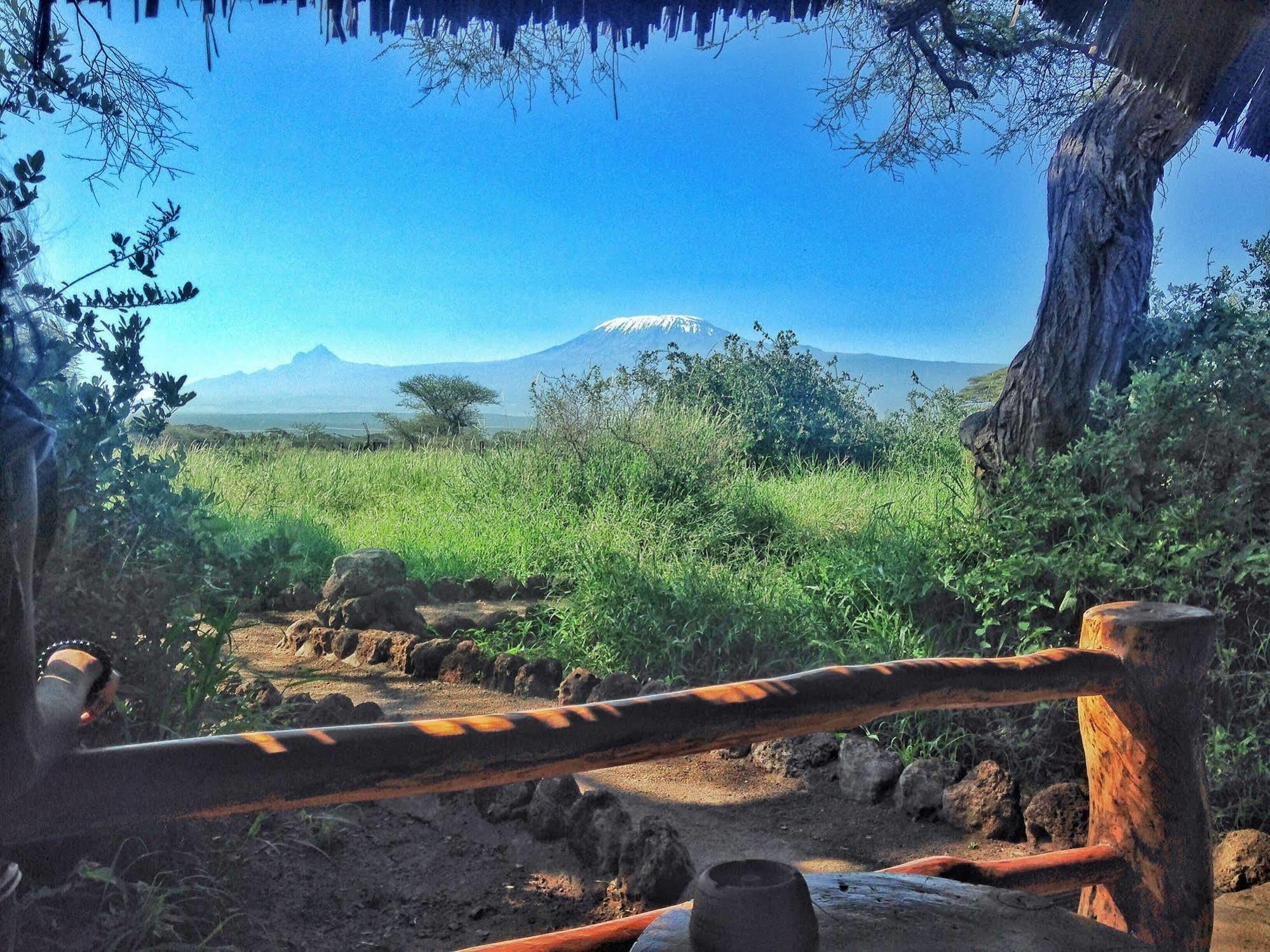 Kibo Safari Camp Villa Амбосели Екстериор снимка