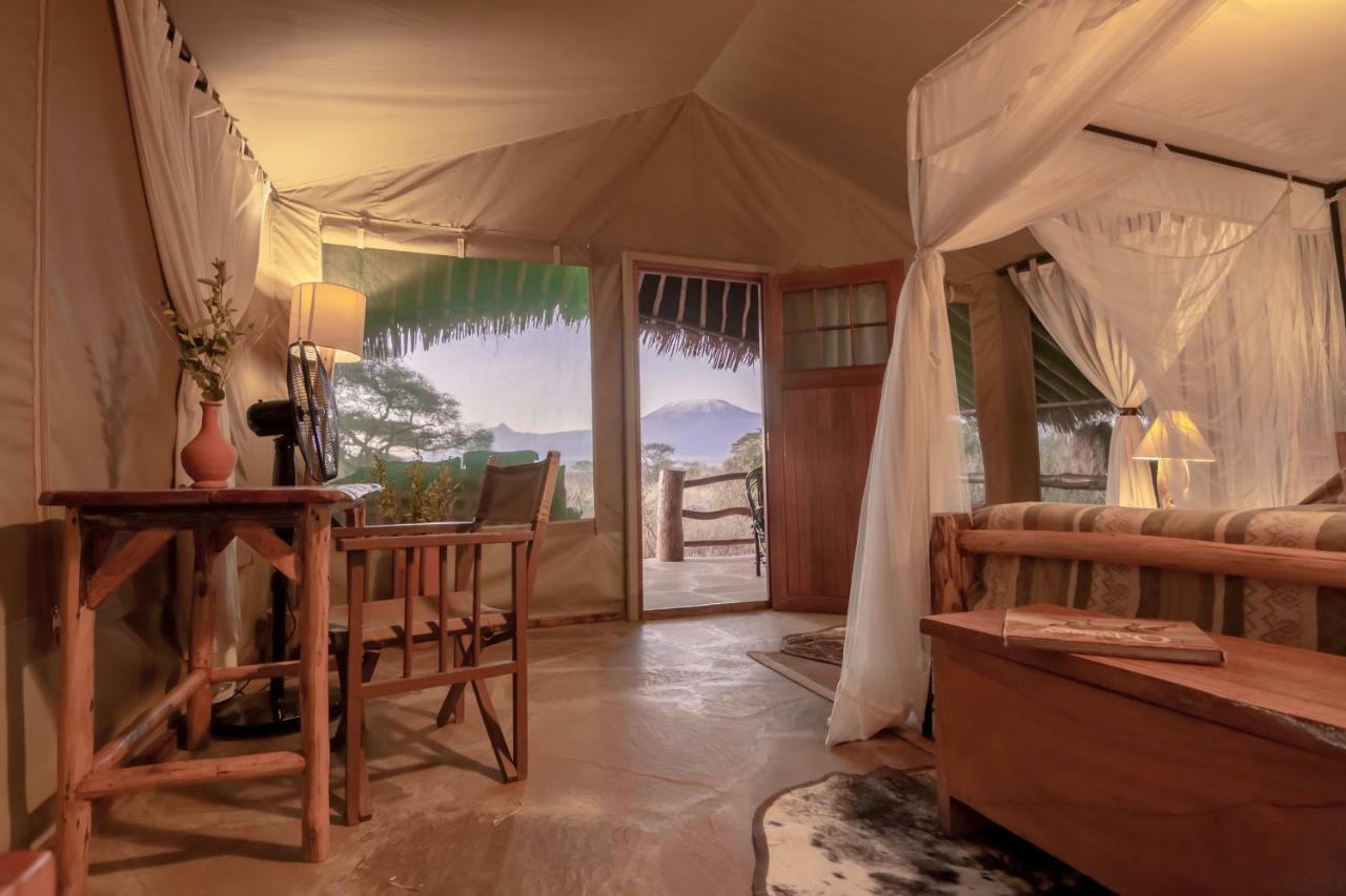 Kibo Safari Camp Villa Амбосели Екстериор снимка